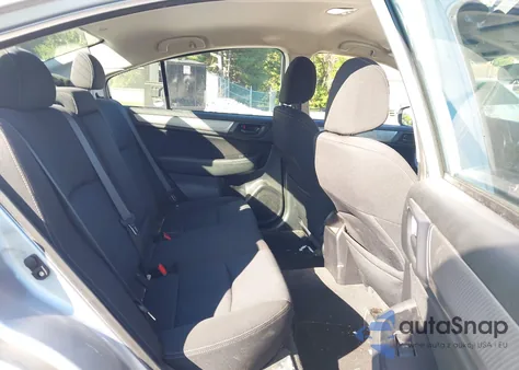 2019 Subaru Legacy 2.5I z USA, uszkodzony, nr VIN 4S3BNAB61K3019403